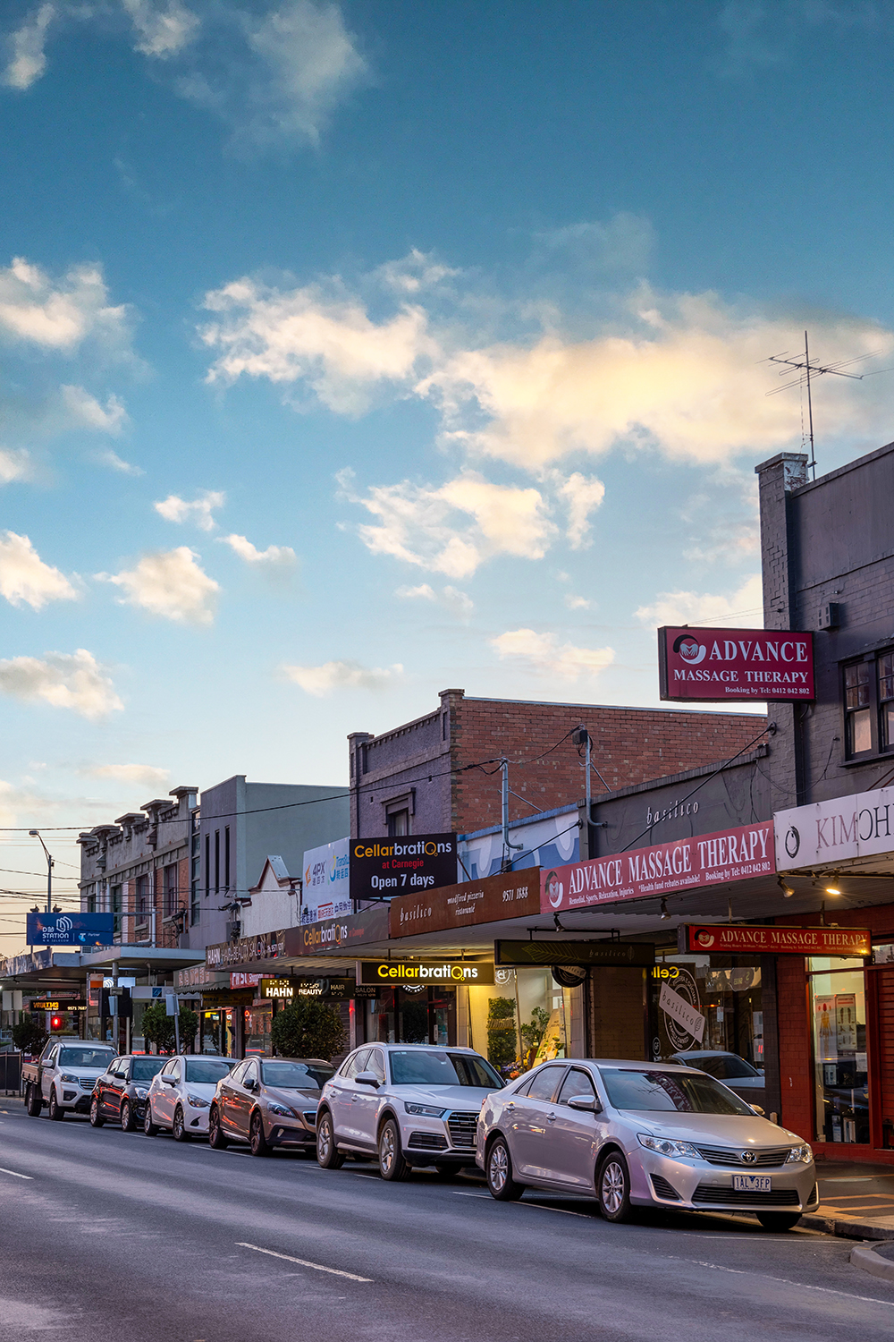 Koornang Road, Carnegie
