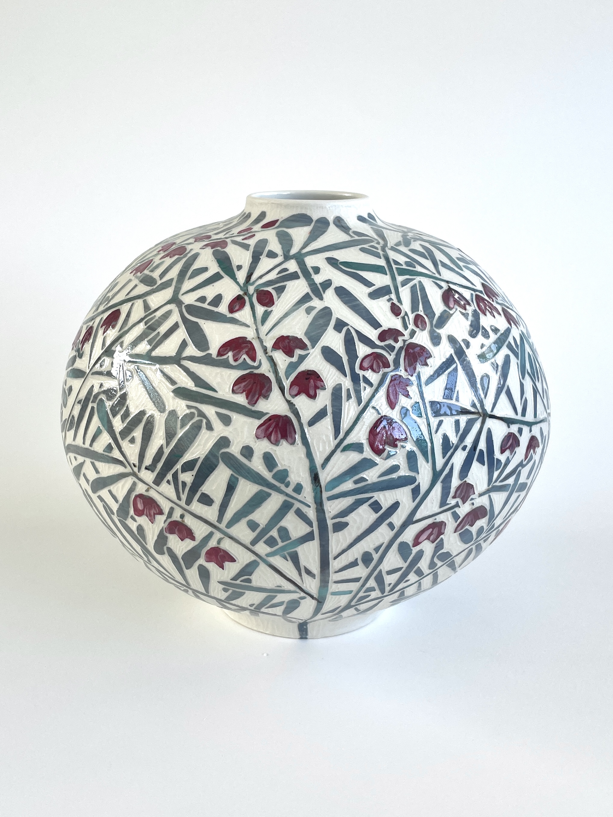Harlinah Teoh Slender Velvet Bush 2024 Ceramic 22 x 25 x 25 cm Courtesy of the artist